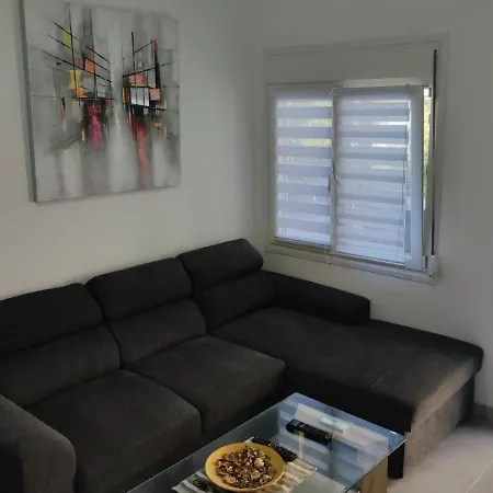 Eleven And A Half Apartment *