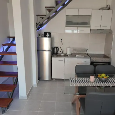 Eleven And A Half * Néa Fókaia