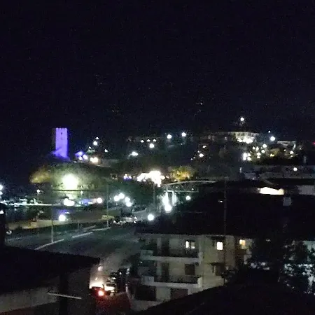 Eleven And A Half * Néa Fókaia