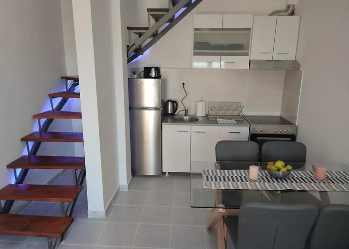 Eleven And A Half * Néa Fókaia