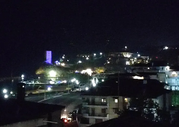 Eleven And A Half * Néa Fókaia